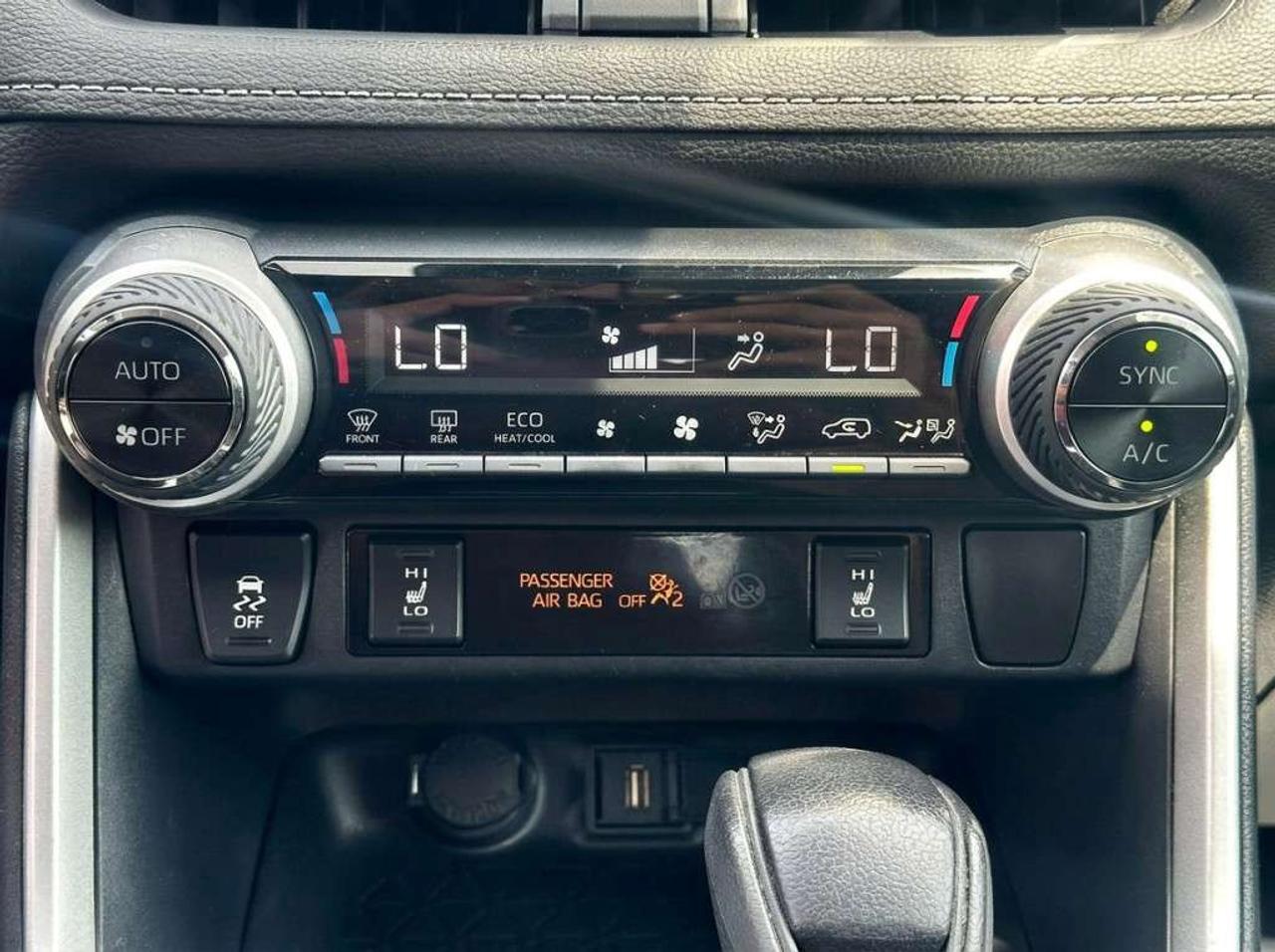 2020 Toyota RAV4 XLE AWD SUNROOF KEYLESS ENTRY Photo