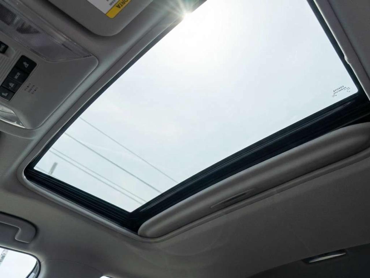 2020 Toyota RAV4 XLE AWD SUNROOF KEYLESS ENTRY Photo