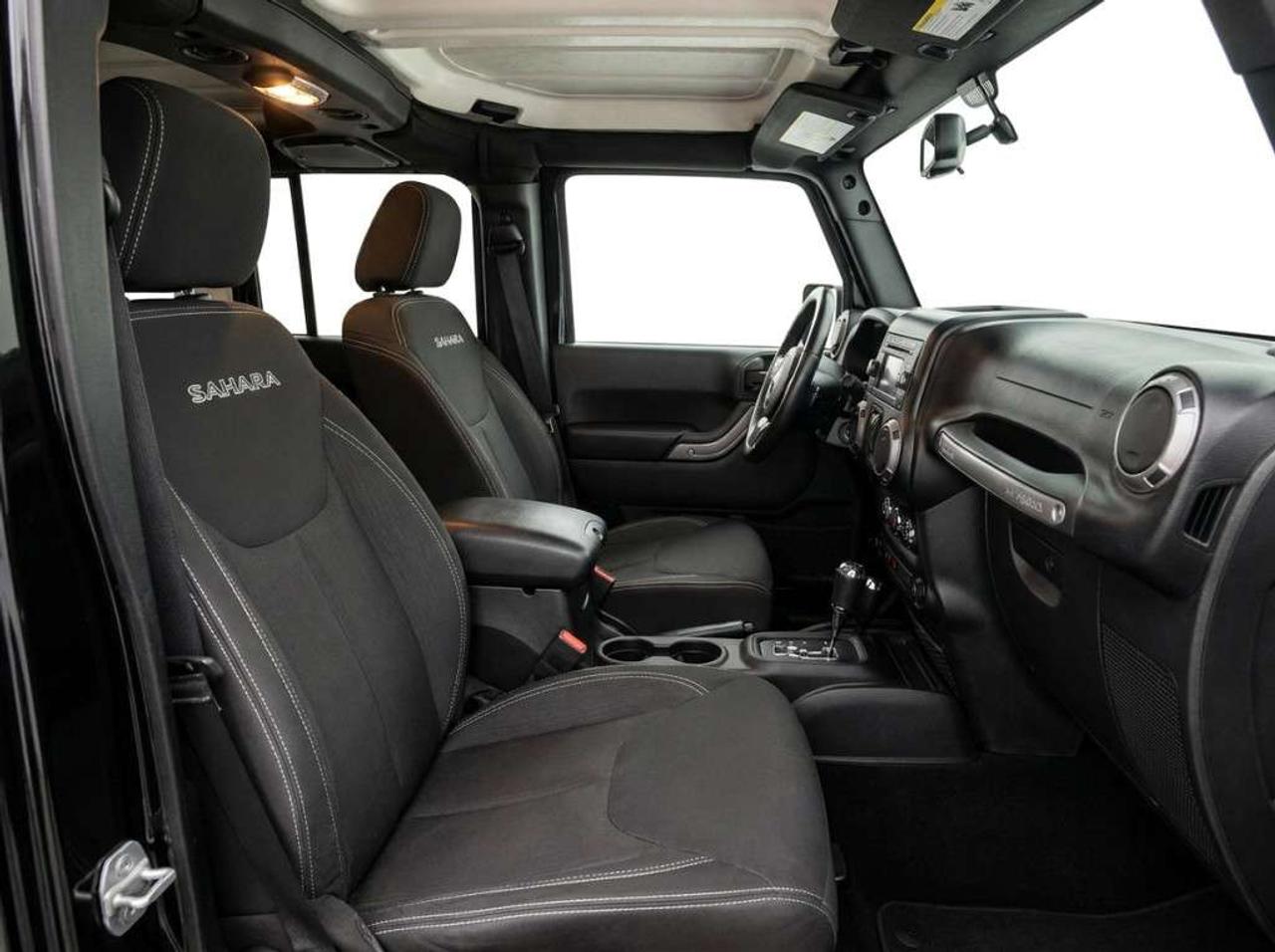 2018 Jeep Wrangler Unlimited Sahara 4dr SUV 4WD (3.6L 6cyl 6M) Photo