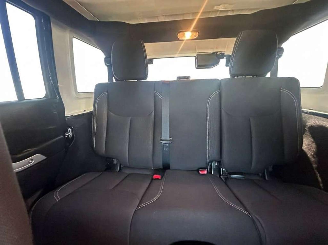 2018 Jeep Wrangler Unlimited Sahara 4dr SUV 4WD (3.6L 6cyl 6M) Photo