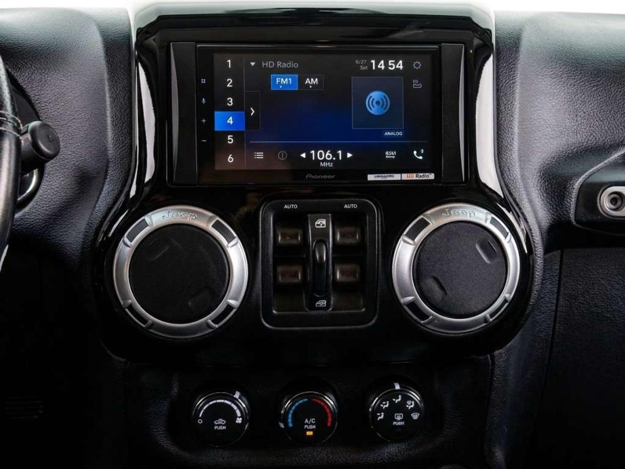 2018 Jeep Wrangler Unlimited Sahara 4dr SUV 4WD (3.6L 6cyl 6M) Photo