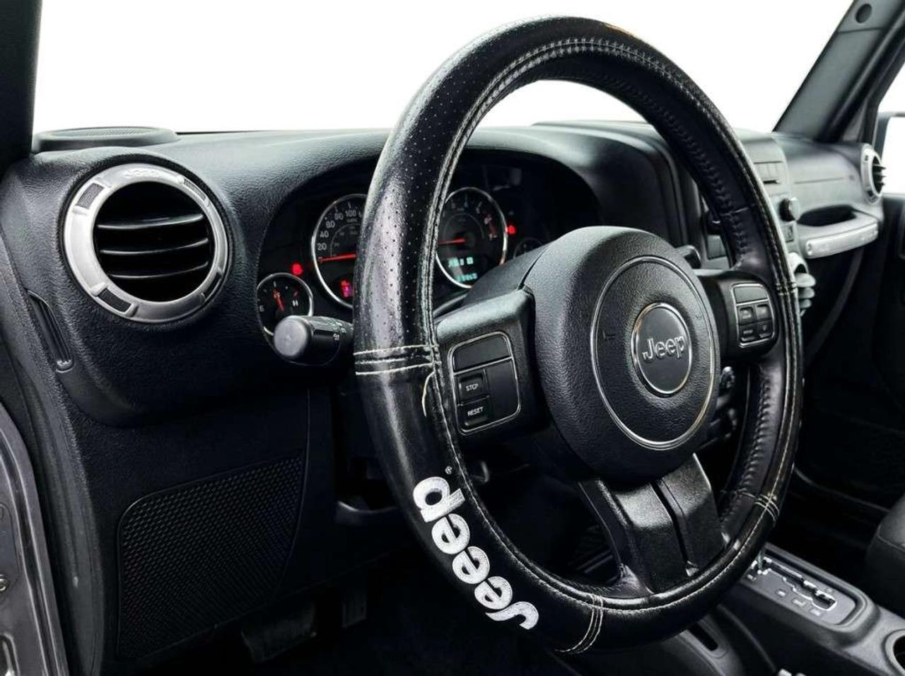 2018 Jeep Wrangler Unlimited Sahara 4dr SUV 4WD (3.6L 6cyl 6M) Photo