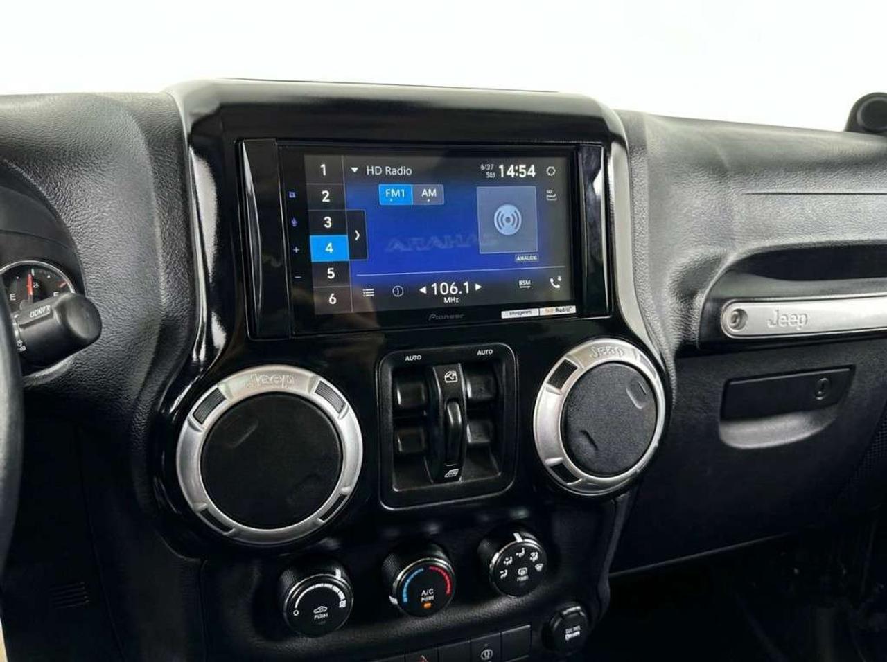 2018 Jeep Wrangler Unlimited Sahara 4dr SUV 4WD (3.6L 6cyl 6M) Photo