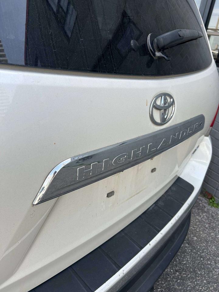 2013 Toyota Highlander LEATHER   SUNROOF   AWD   7 PASSANGER Photo