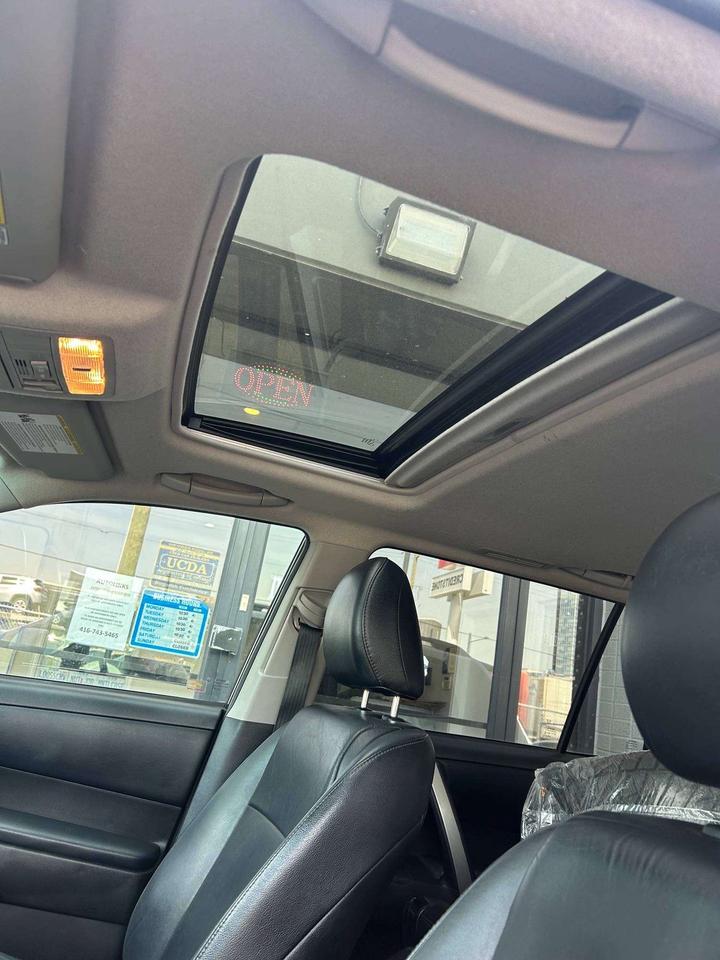 2013 Toyota Highlander LEATHER   SUNROOF   AWD   7 PASSANGER Photo