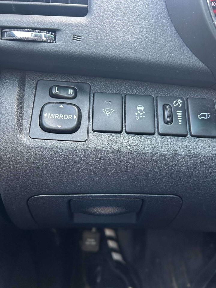 2013 Toyota Highlander LEATHER   SUNROOF   AWD   7 PASSANGER Photo