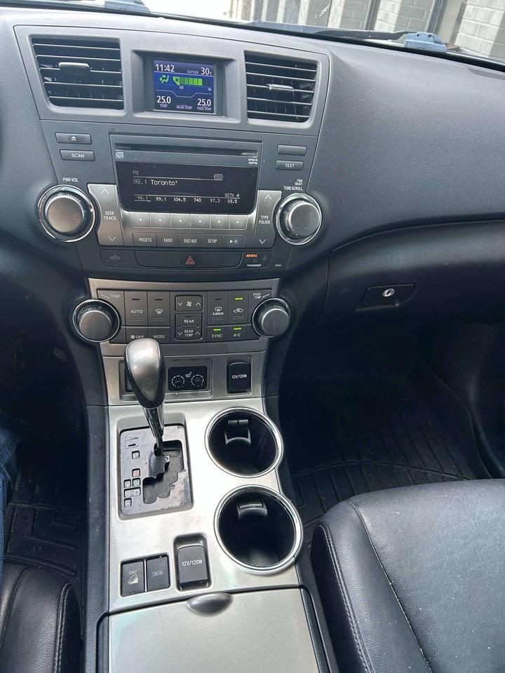 2013 Toyota Highlander LEATHER   SUNROOF   AWD   7 PASSANGER Photo