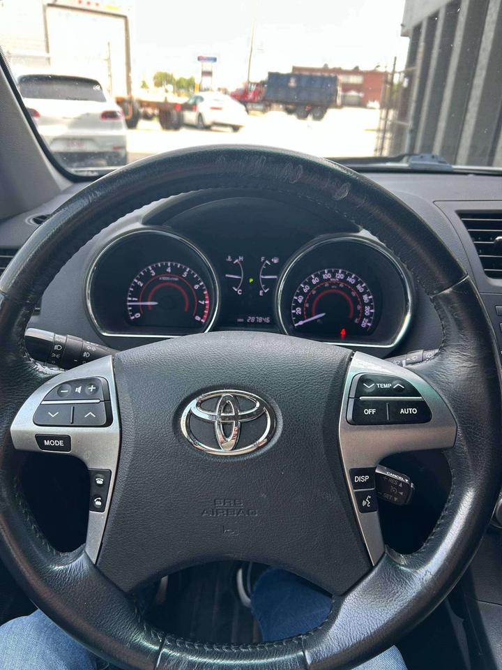 2013 Toyota Highlander LEATHER   SUNROOF   AWD   7 PASSANGER Photo