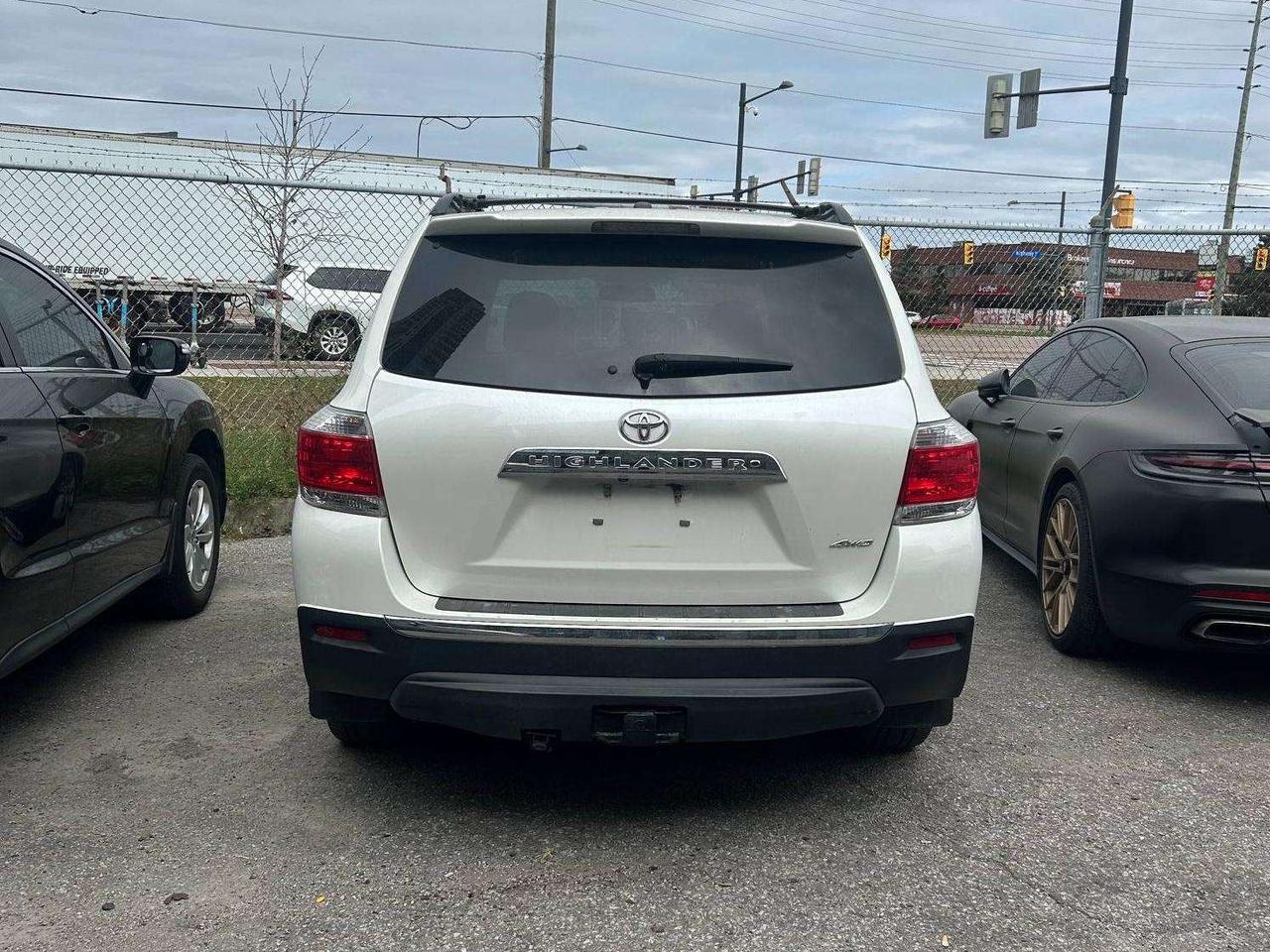 2013 Toyota Highlander LEATHER   SUNROOF   AWD   7 PASSANGER Photo