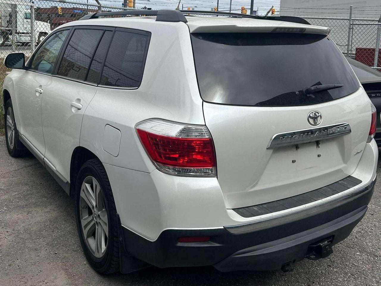 2013 Toyota Highlander LEATHER   SUNROOF   AWD   7 PASSANGER Photo