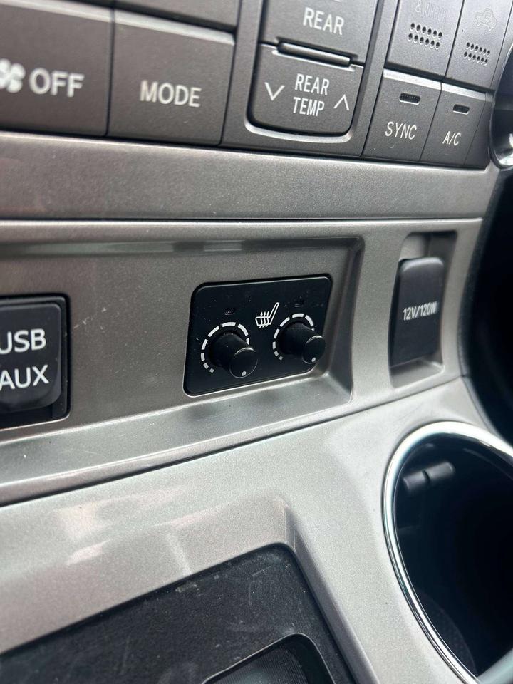 2013 Toyota Highlander LEATHER   SUNROOF   AWD   7 PASSANGER Photo