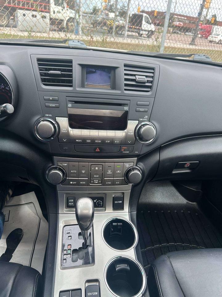 2013 Toyota Highlander LEATHER   SUNROOF   AWD   7 PASSANGER Photo