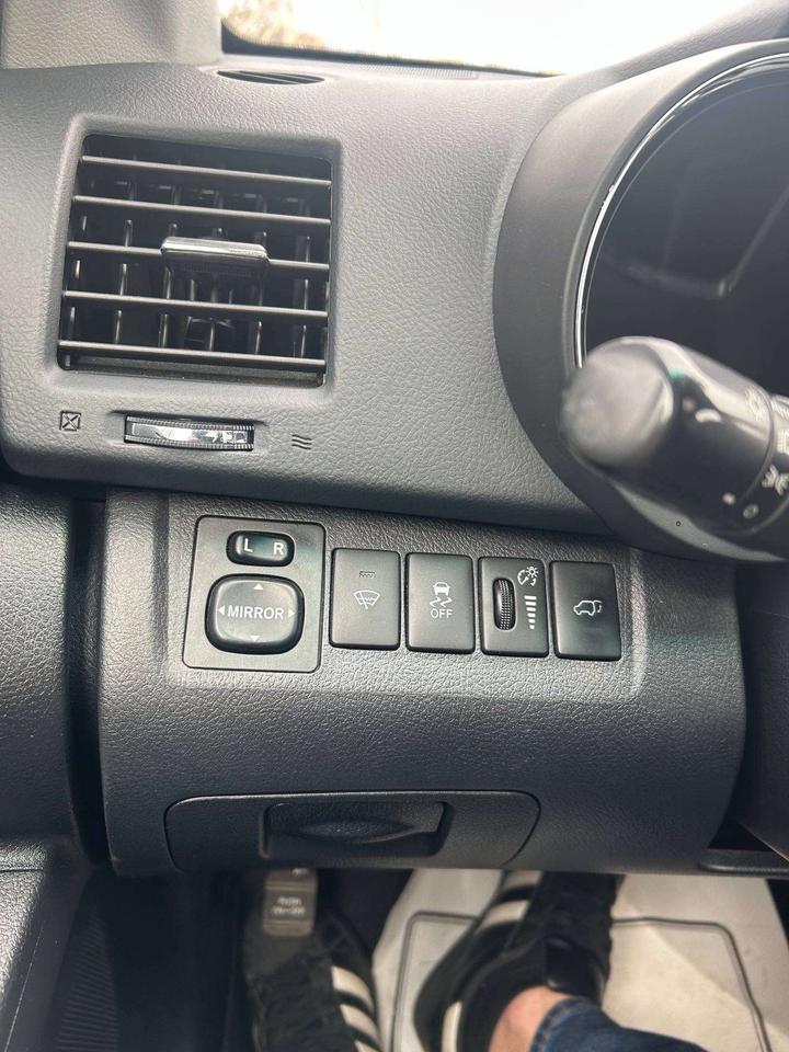 2013 Toyota Highlander LEATHER   SUNROOF   AWD   7 PASSANGER Photo