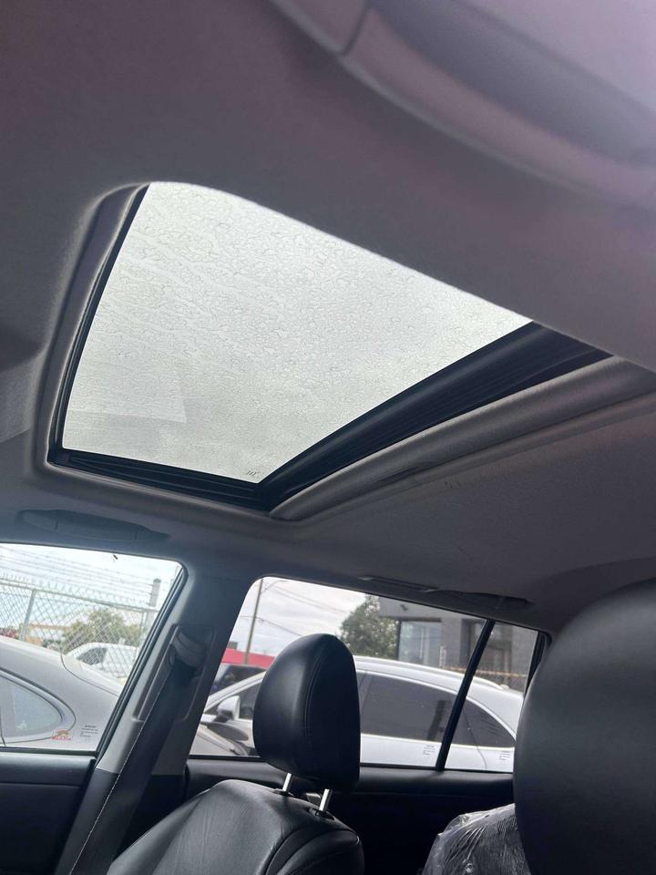 2013 Toyota Highlander LEATHER   SUNROOF   AWD   7 PASSANGER Photo