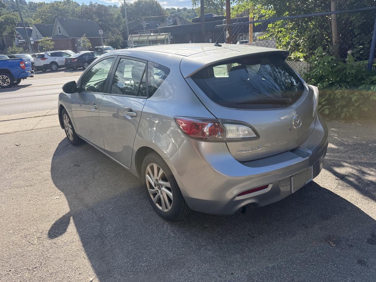 2013 Mazda MAZDA3 I Sport Photo