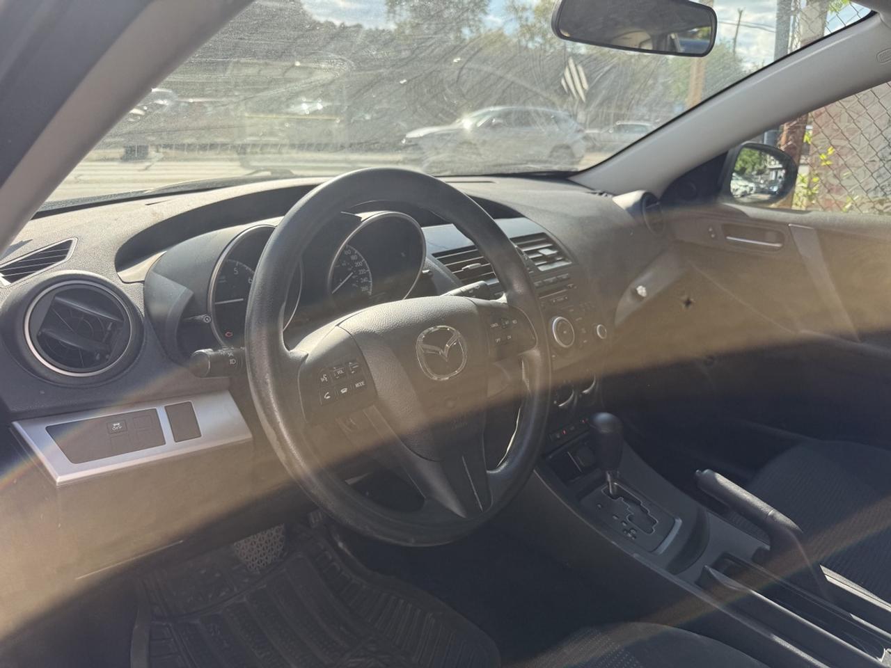 2013 Mazda MAZDA3 I Sport Photo
