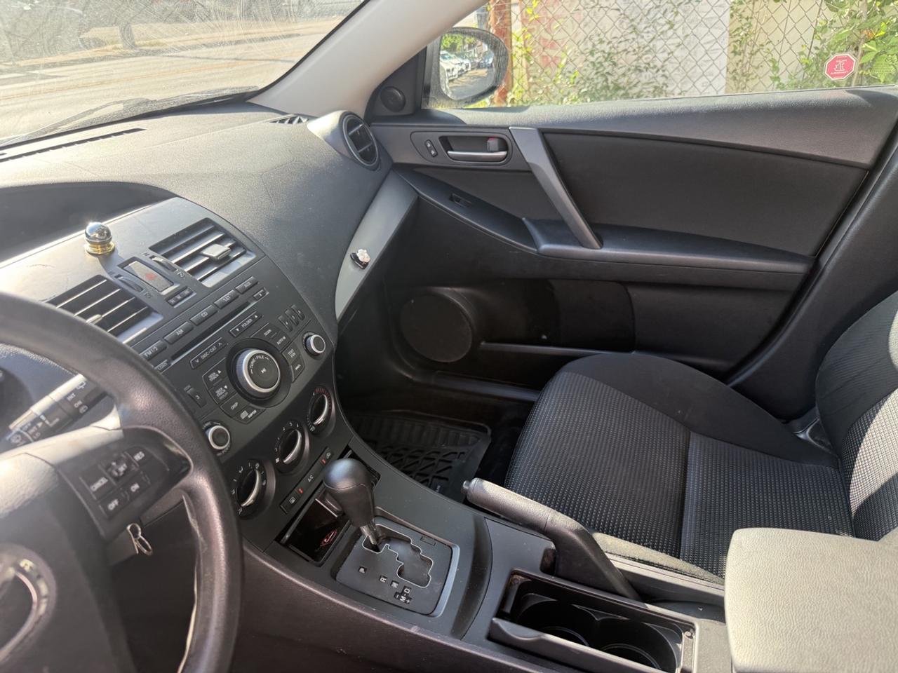 2013 Mazda MAZDA3 I Sport Photo