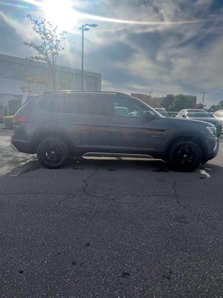 2024 Volkswagen Atlas Peak Edition 2.0 TSI 4MOTION Remote Starter  Alloy Wheels  3rd Row Seat  Apple/Android CarPlay Photo