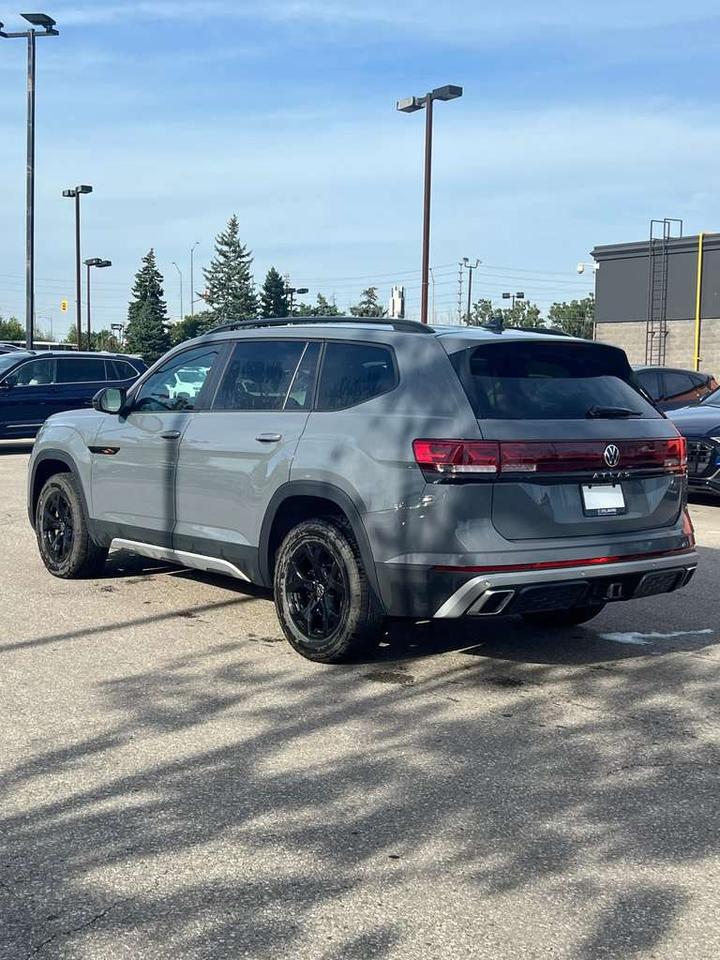 2024 Volkswagen Atlas Peak Edition 2.0 TSI 4MOTION Remote Starter  Alloy Wheels  3rd Row Seat  Apple/Android CarPlay Photo5