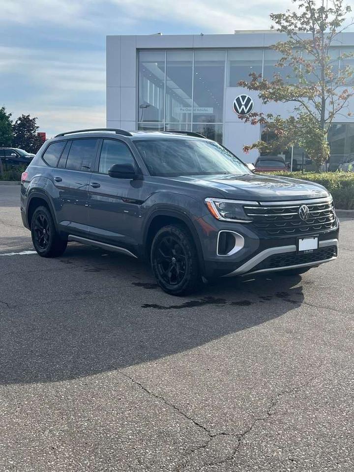 2024 Volkswagen Atlas Peak Edition 2.0 TSI 4MOTION Remote Starter  Alloy Wheels  3rd Row Seat  Apple/Android CarPlay Photo