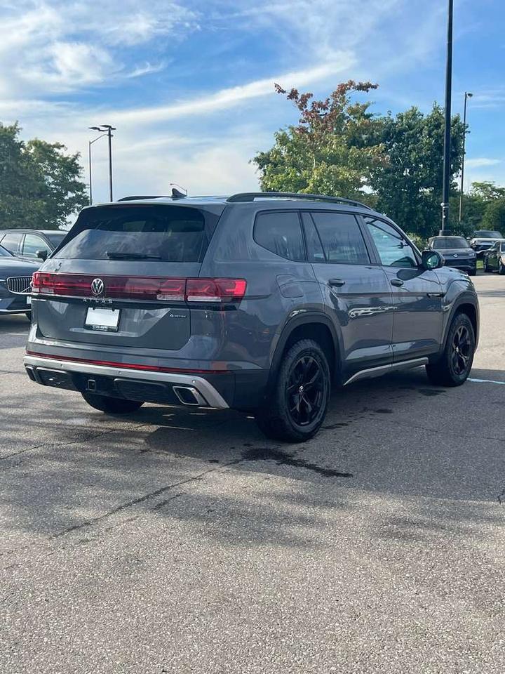 2024 Volkswagen Atlas Peak Edition 2.0 TSI 4MOTION Remote Starter  Alloy Wheels  3rd Row Seat  Apple/Android CarPlay Photo