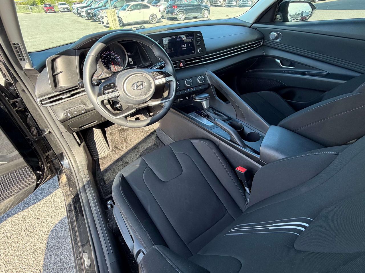 2022 Hyundai Elantra Preferred Photo
