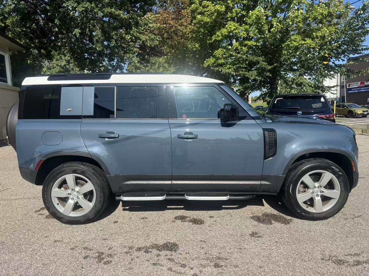2022 Land Rover Defender S Photo