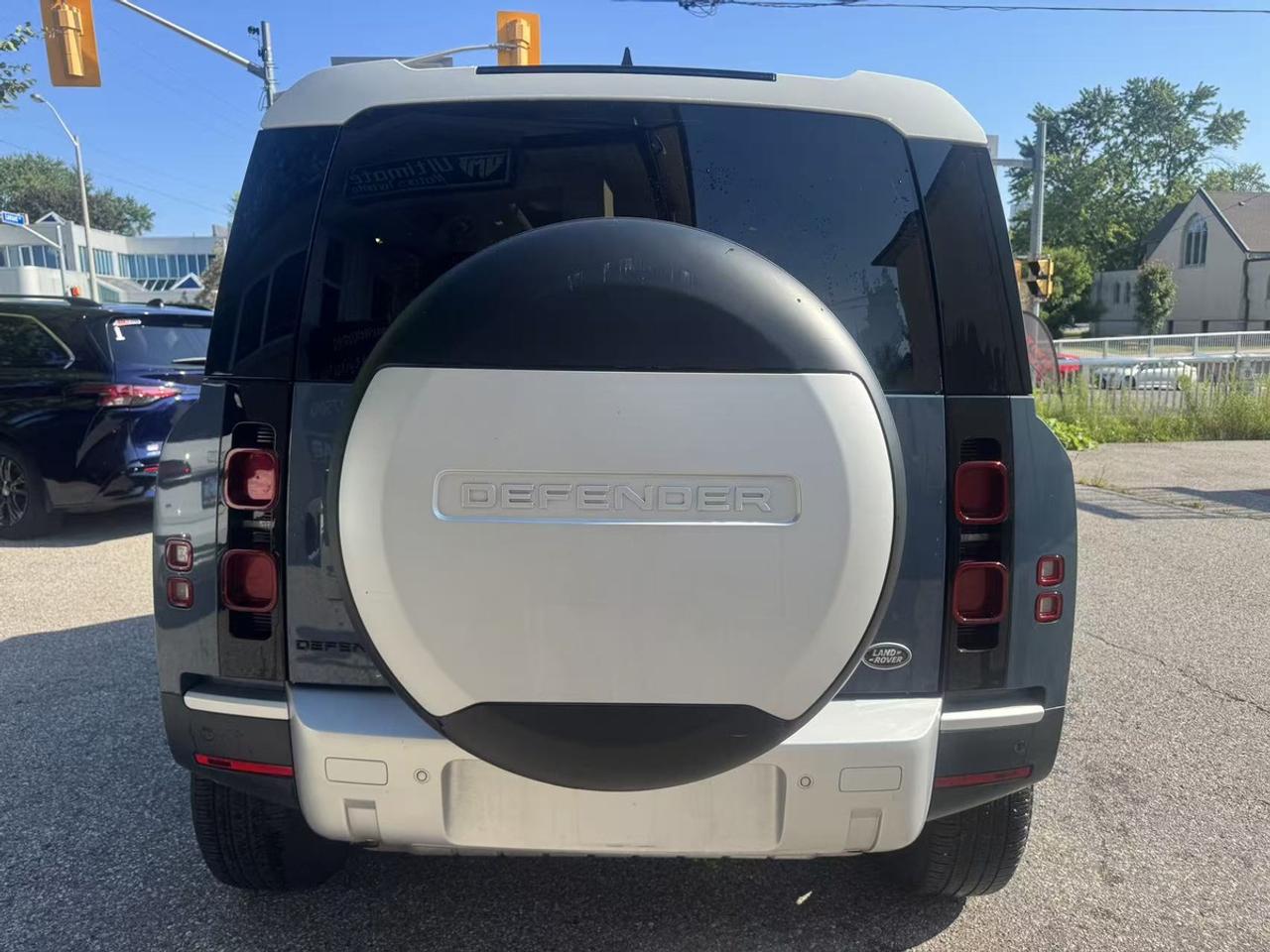 2022 Land Rover Defender S Photo2