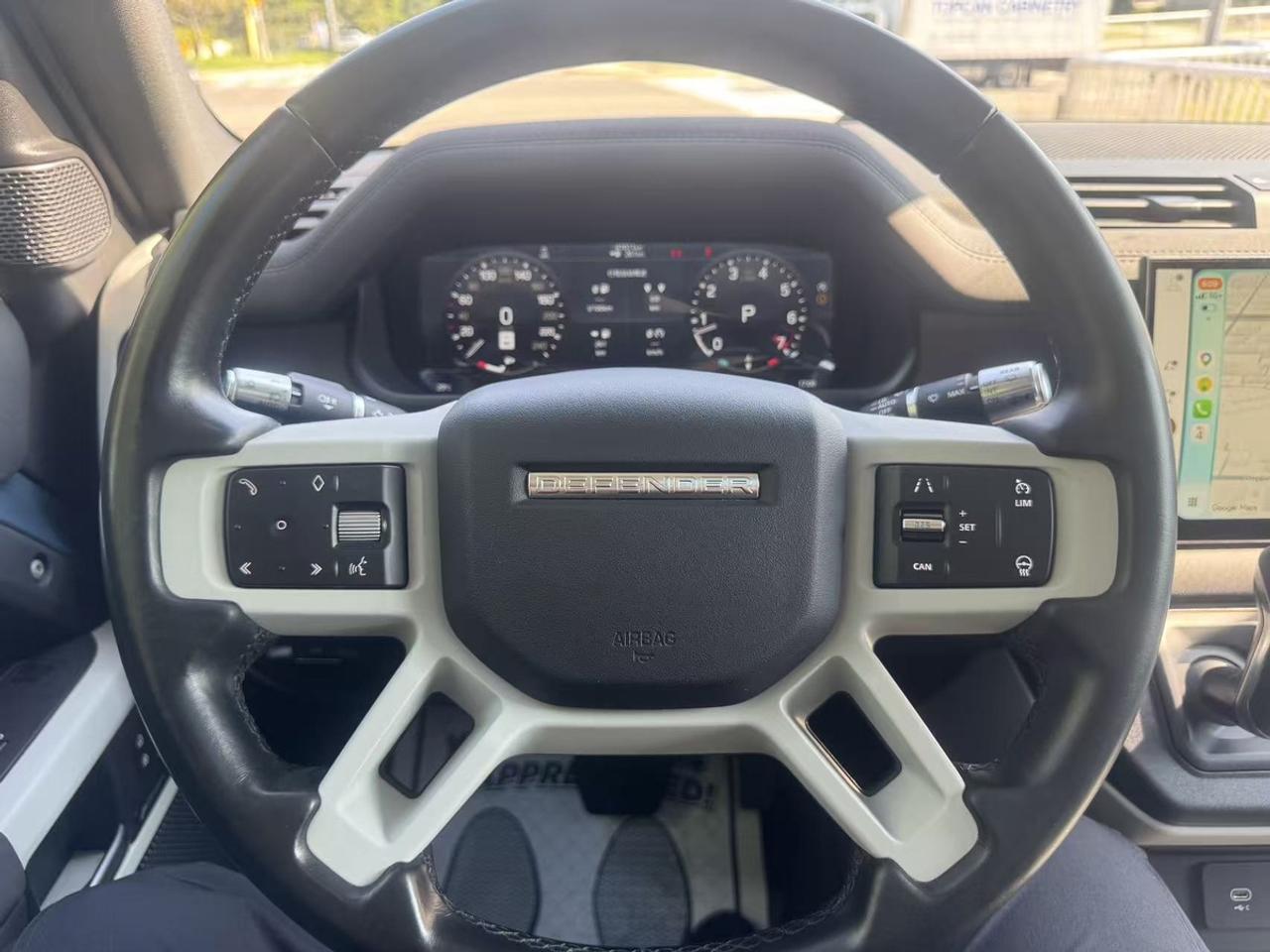2022 Land Rover Defender S Photo
