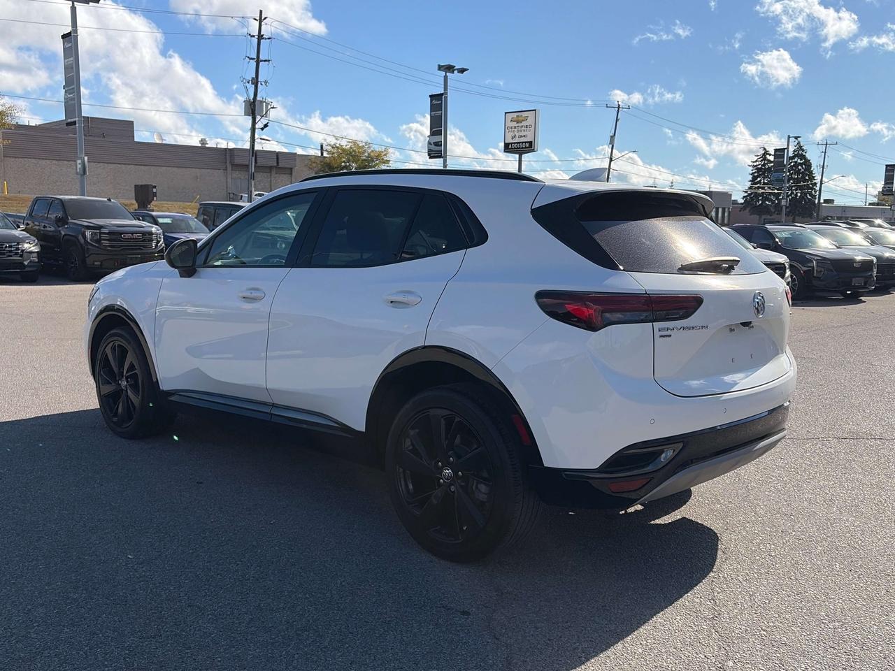 2022 Buick Envision Essence AWD Photo