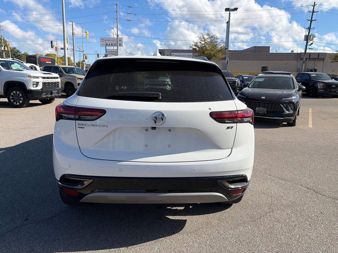 2022 Buick Envision Essence AWD Photo