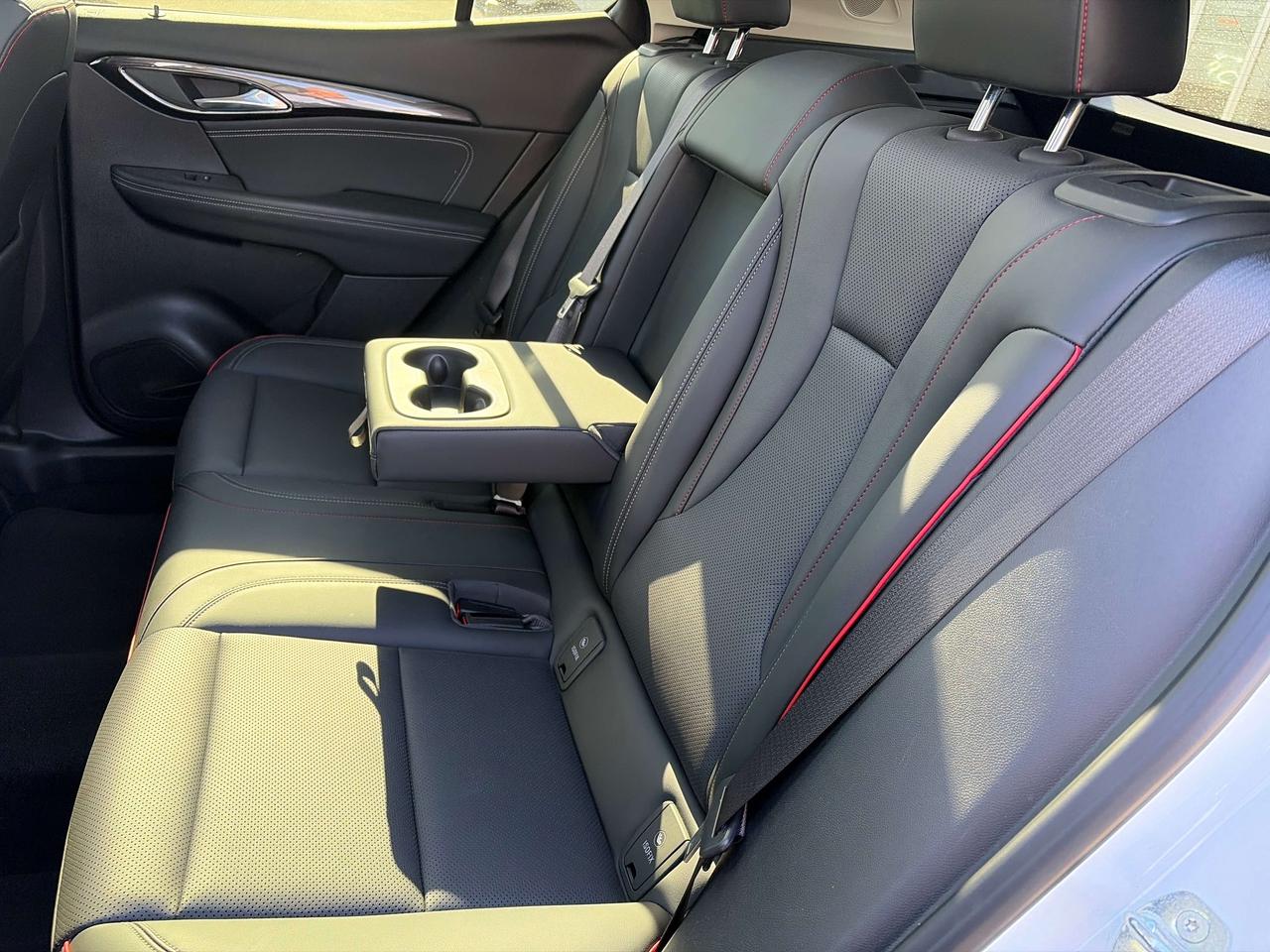 2022 Buick Envision Essence AWD Photo
