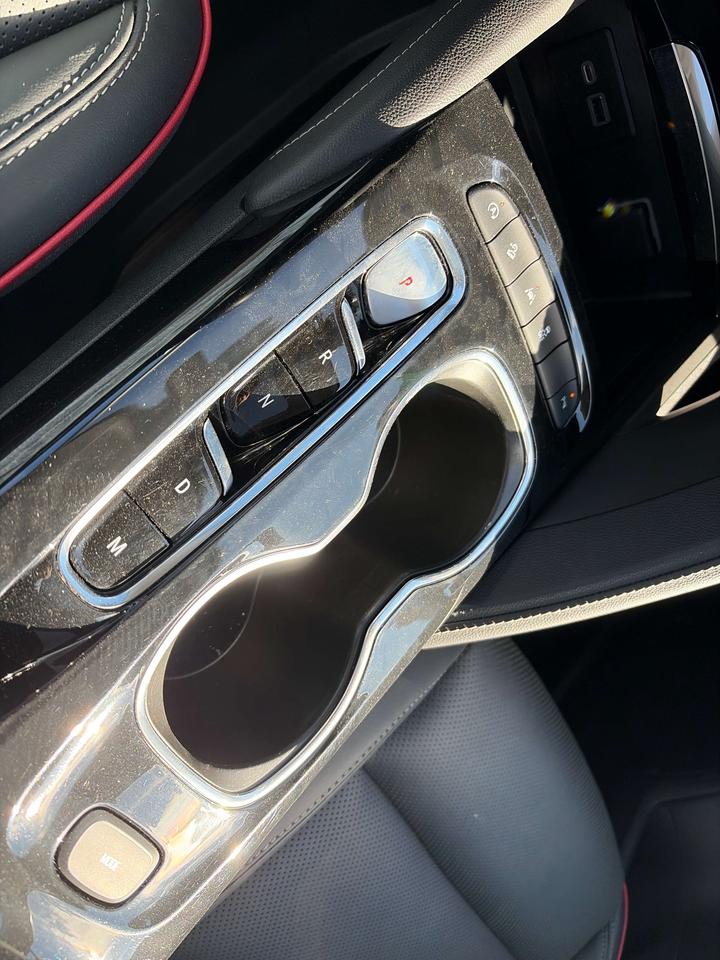 2022 Buick Envision Essence AWD Photo