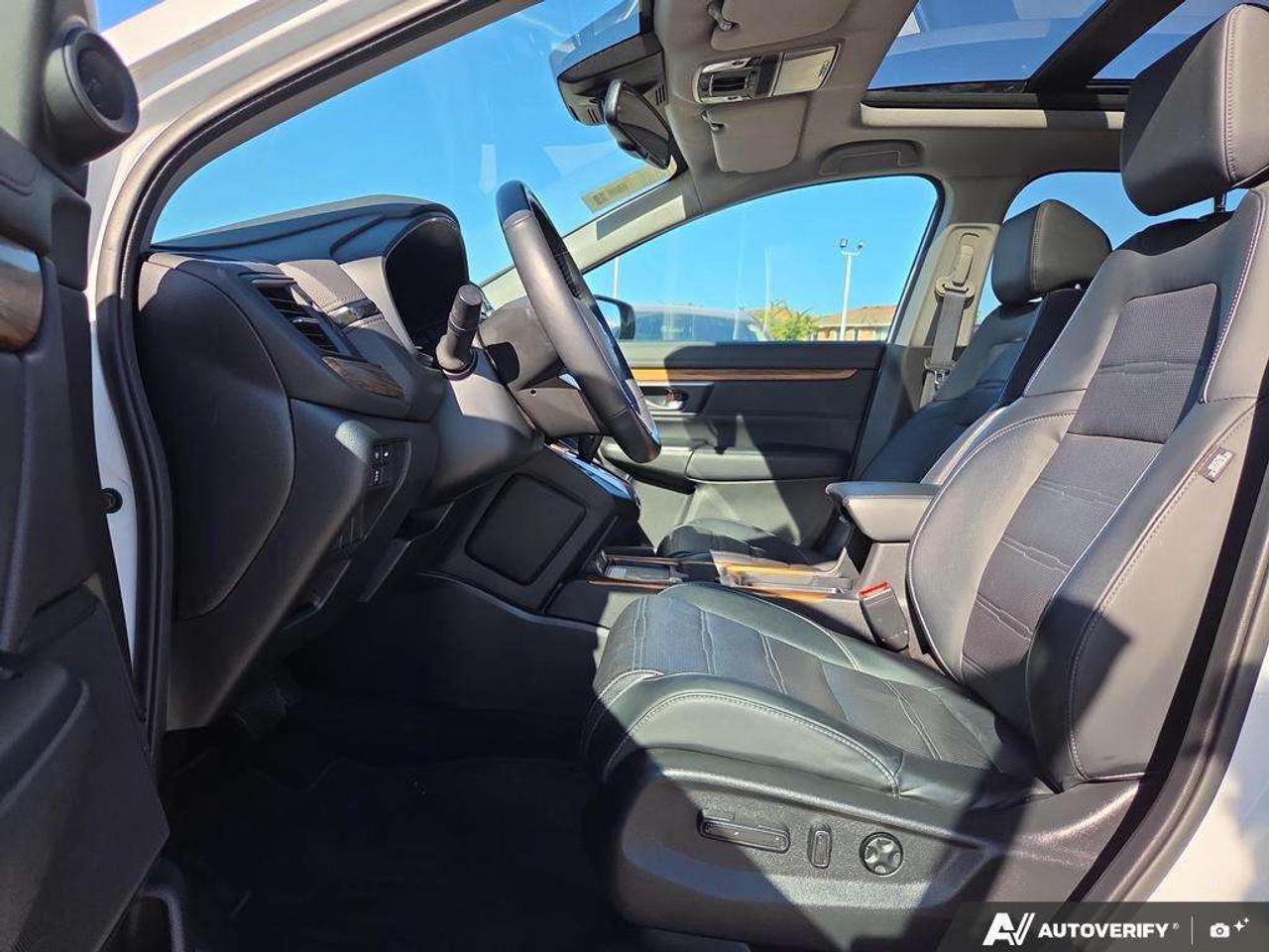 2022 Honda CR-V Touring   SUNROOF   LEATHER   NO CLAIMS Photo