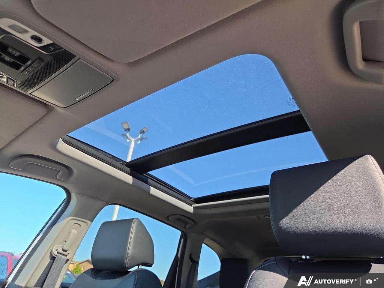 2022 Honda CR-V Touring   SUNROOF   LEATHER   NO CLAIMS Photo