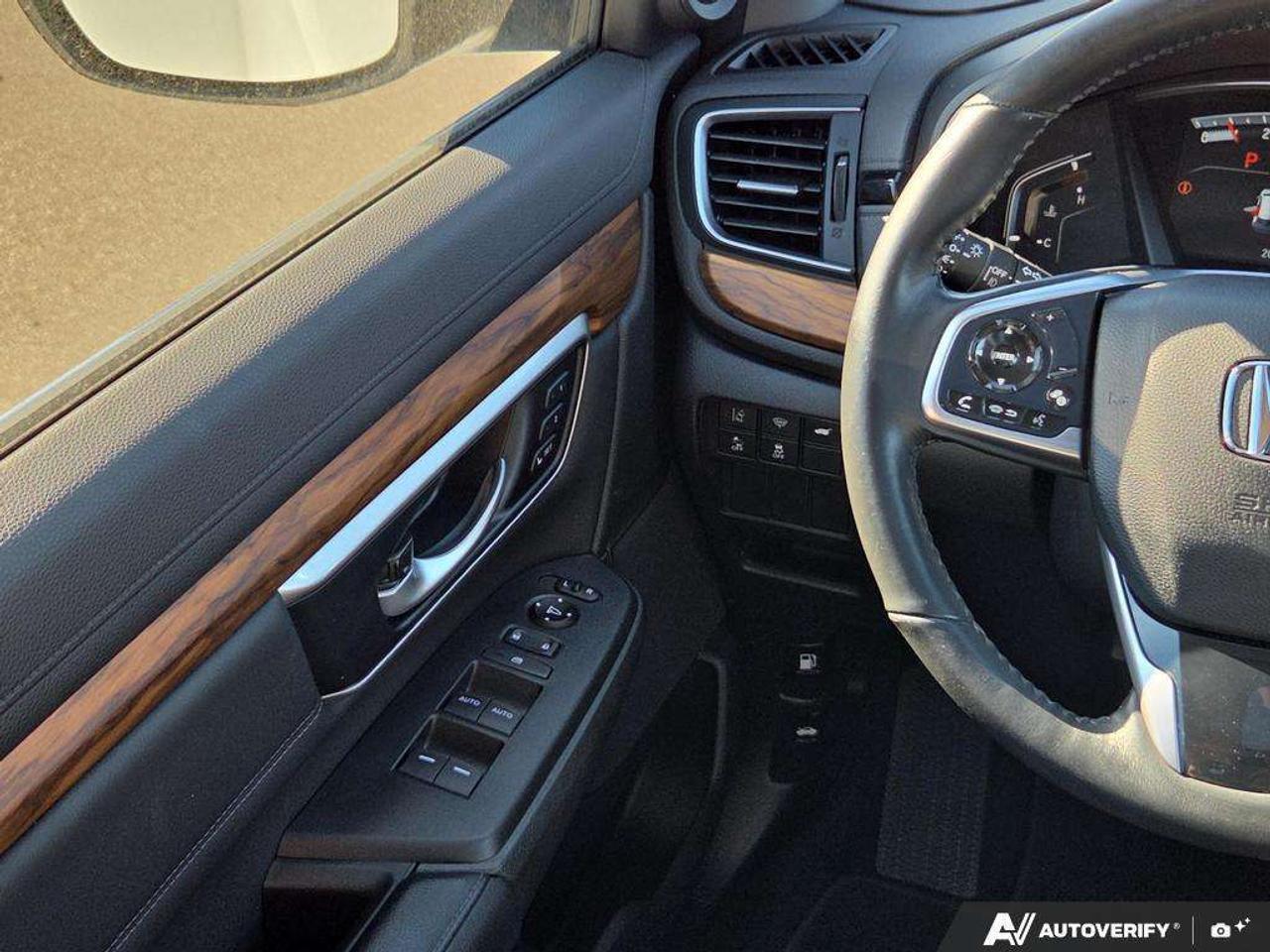 2022 Honda CR-V Touring   SUNROOF   LEATHER   NO CLAIMS Photo