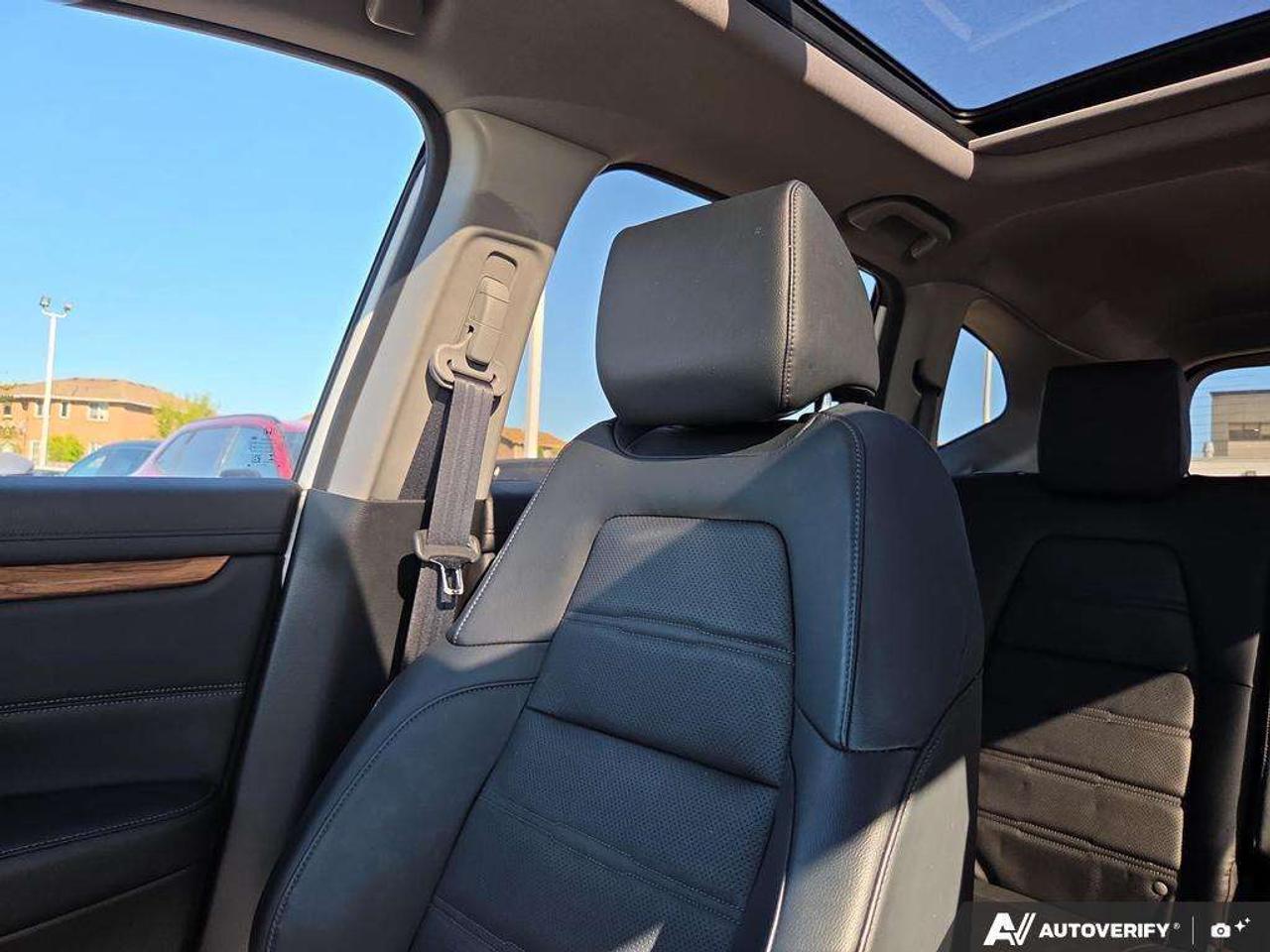 2022 Honda CR-V Touring   SUNROOF   LEATHER   NO CLAIMS Photo