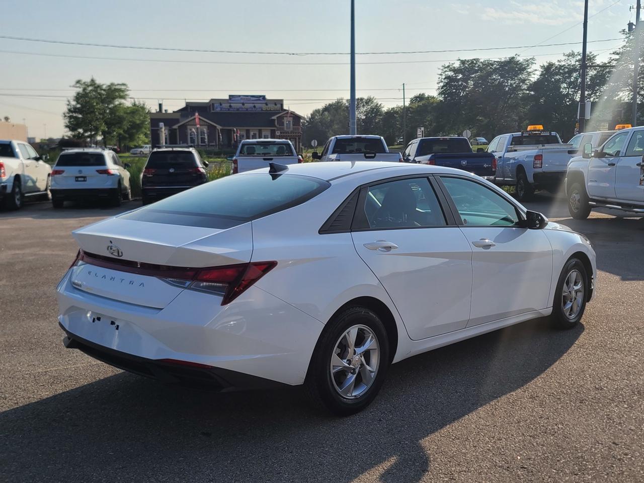 2021 Hyundai Elantra SEL Photo