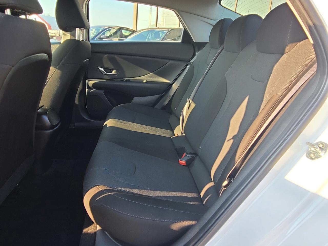 2021 Hyundai Elantra SEL Photo