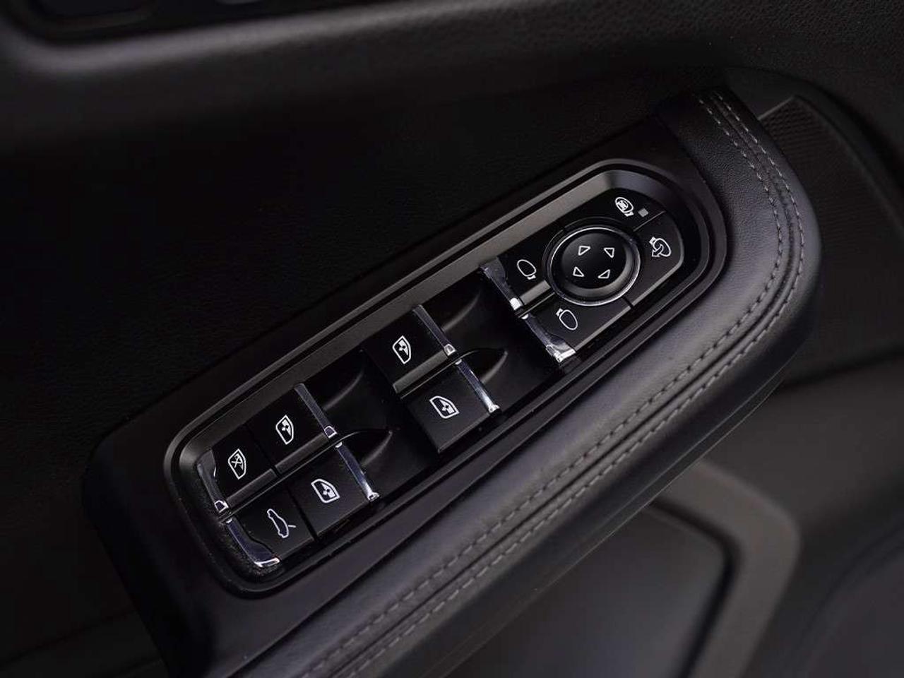 2017 Porsche Macan GTS Panoramic roof BSM. Bose Audio Leather Seats. Photo