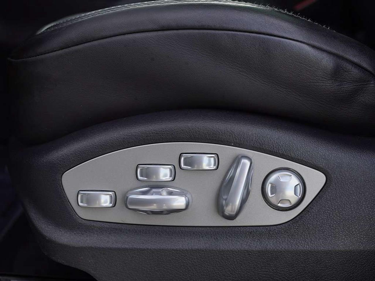 2017 Porsche Macan GTS Panoramic roof BSM. Bose Audio Leather Seats. Photo