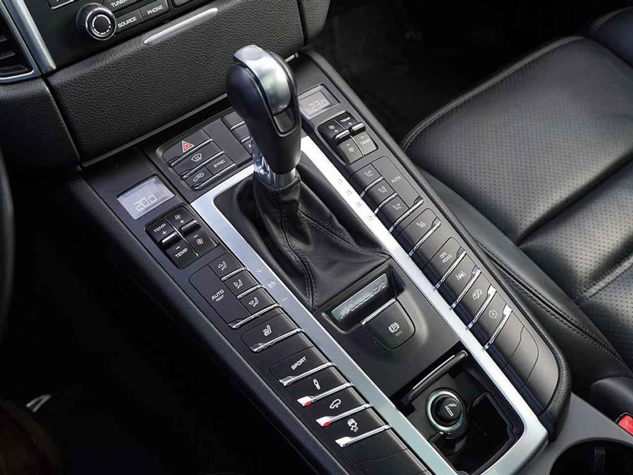 2017 Porsche Macan GTS Panoramic roof BSM. Bose Audio Leather Seats. Photo