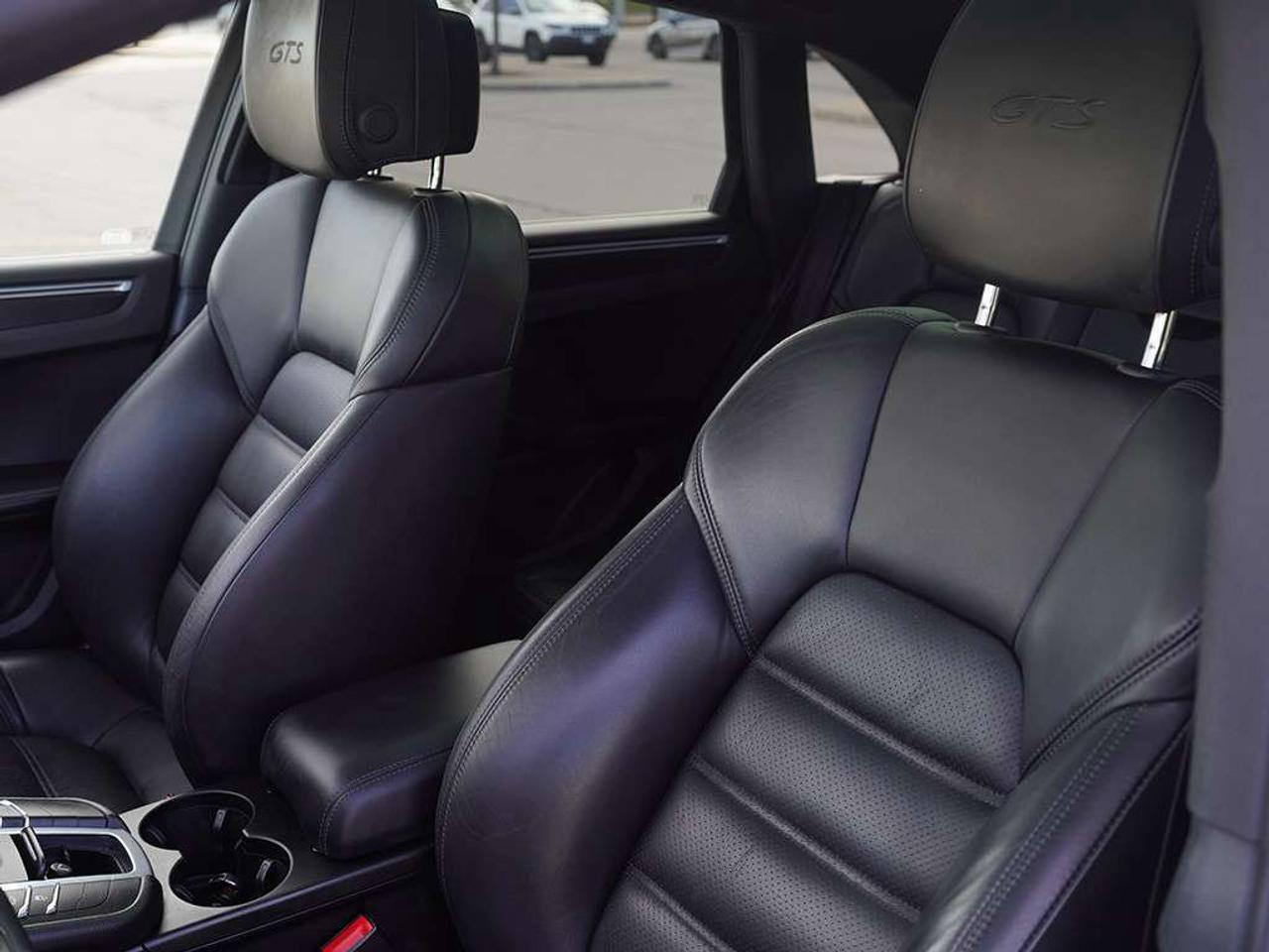 2017 Porsche Macan GTS Panoramic roof BSM. Bose Audio Leather Seats. Photo