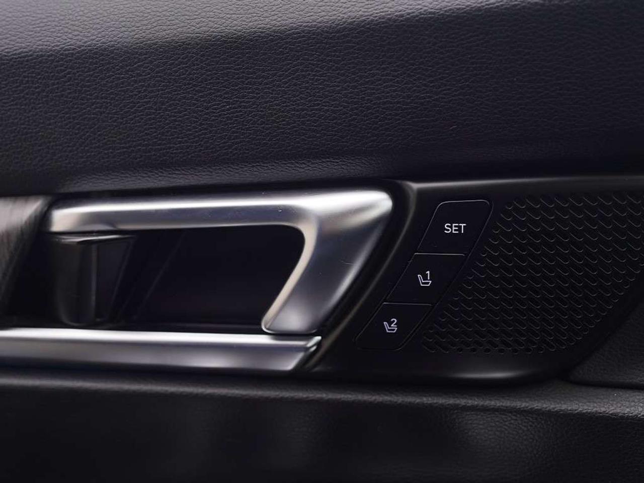 2024 Kia Telluride SX 8 Passenger One-Owner Massage Seats. Photo