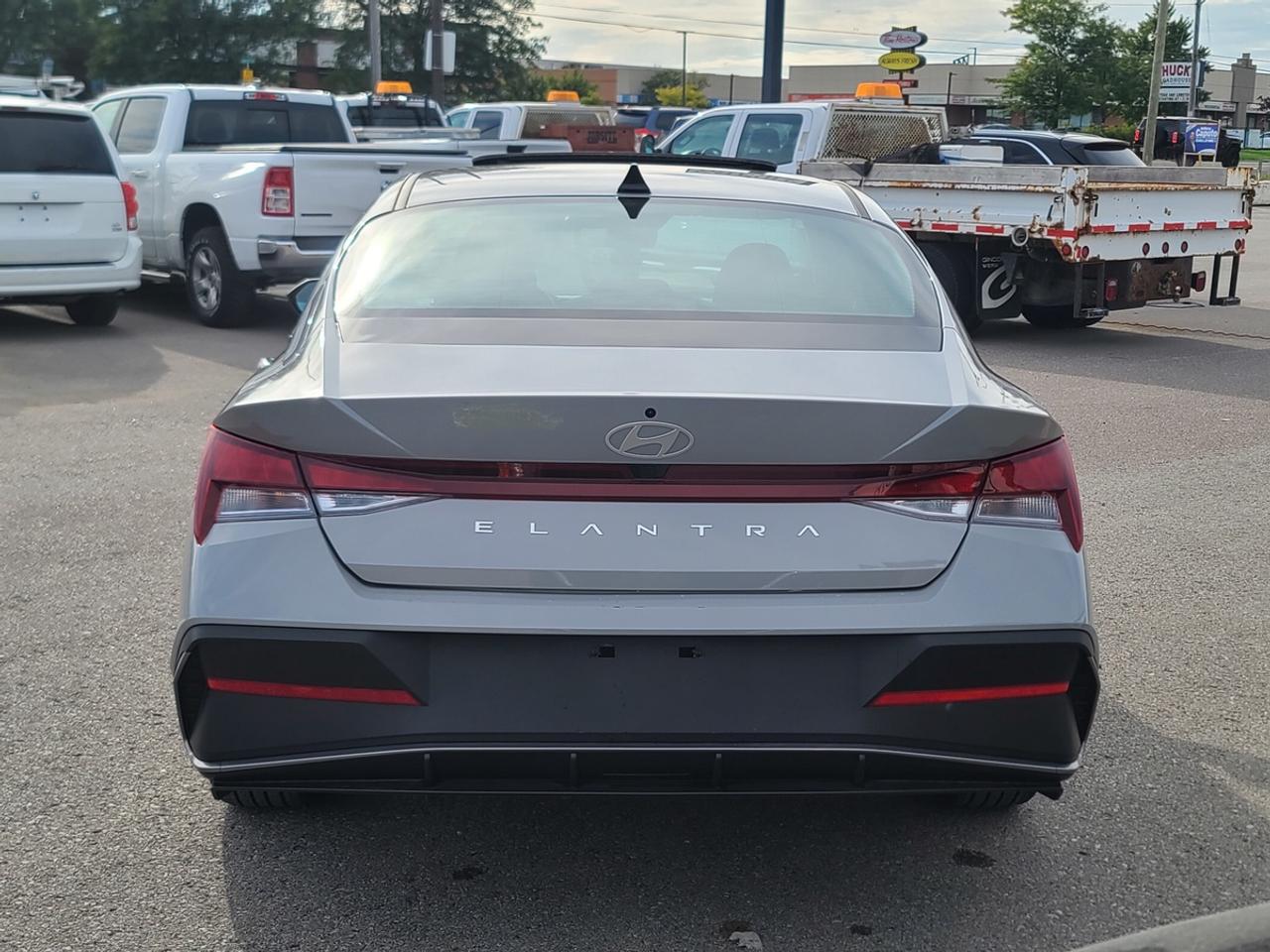 2025 Hyundai Elantra SEL Sport Photo