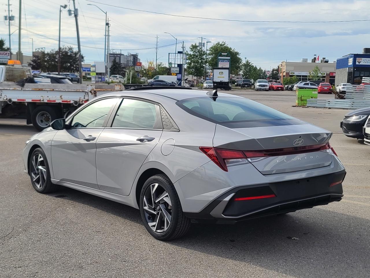 2025 Hyundai Elantra SEL Sport Photo