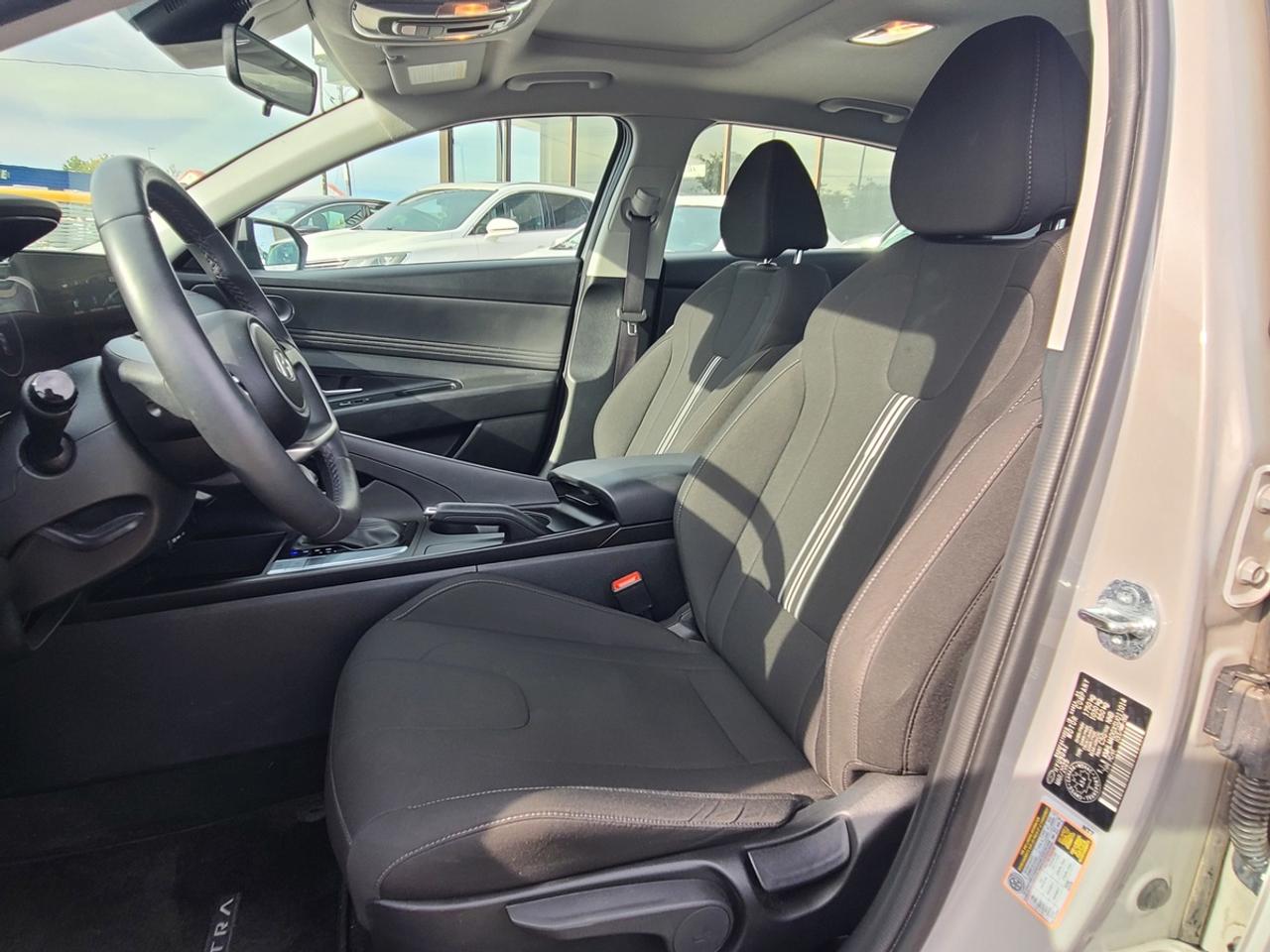2025 Hyundai Elantra SEL Sport Photo
