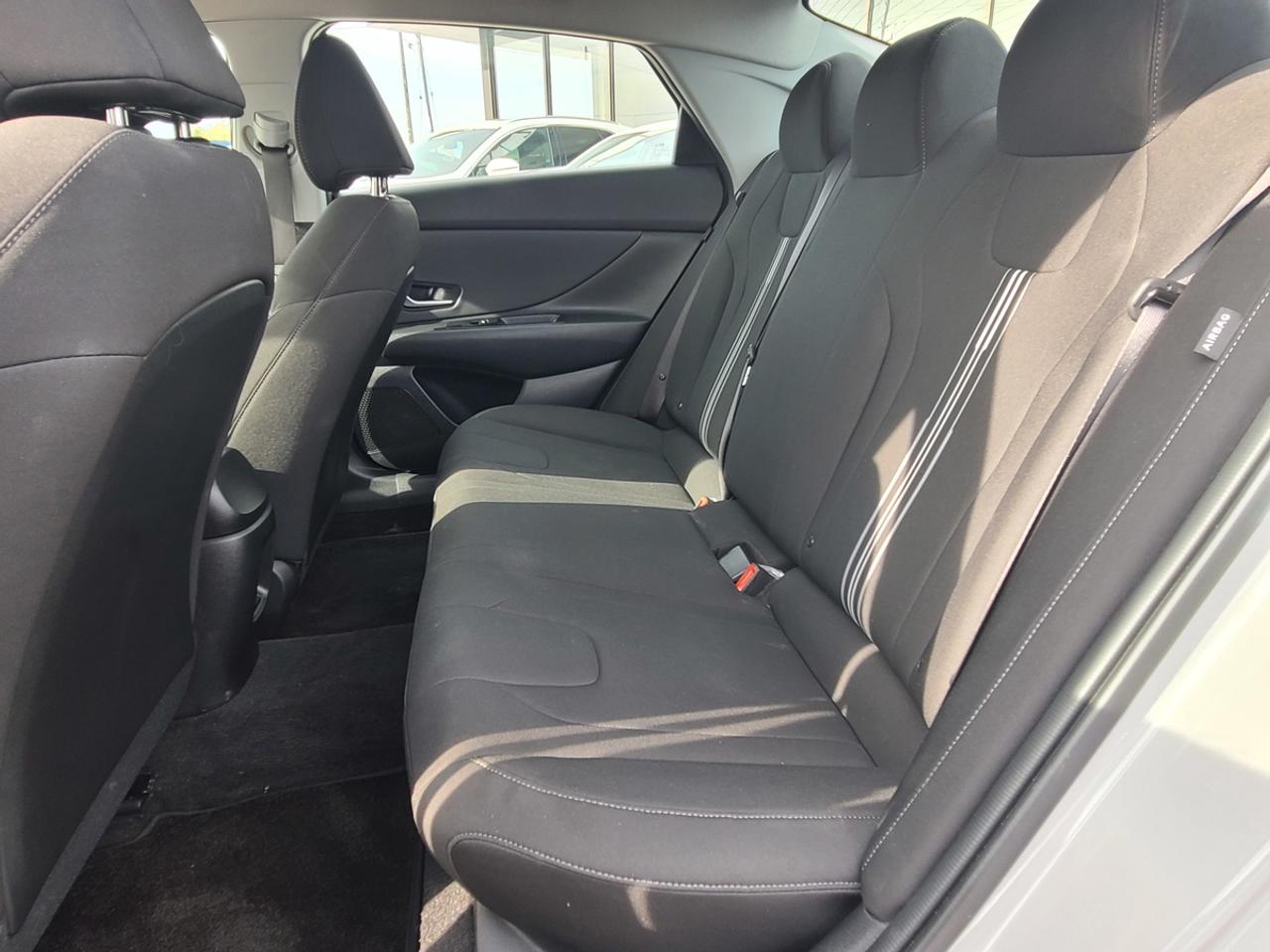 2025 Hyundai Elantra SEL Sport Photo