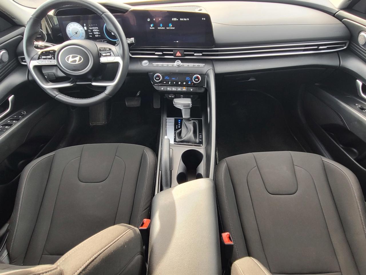 2025 Hyundai Elantra SEL Sport Photo