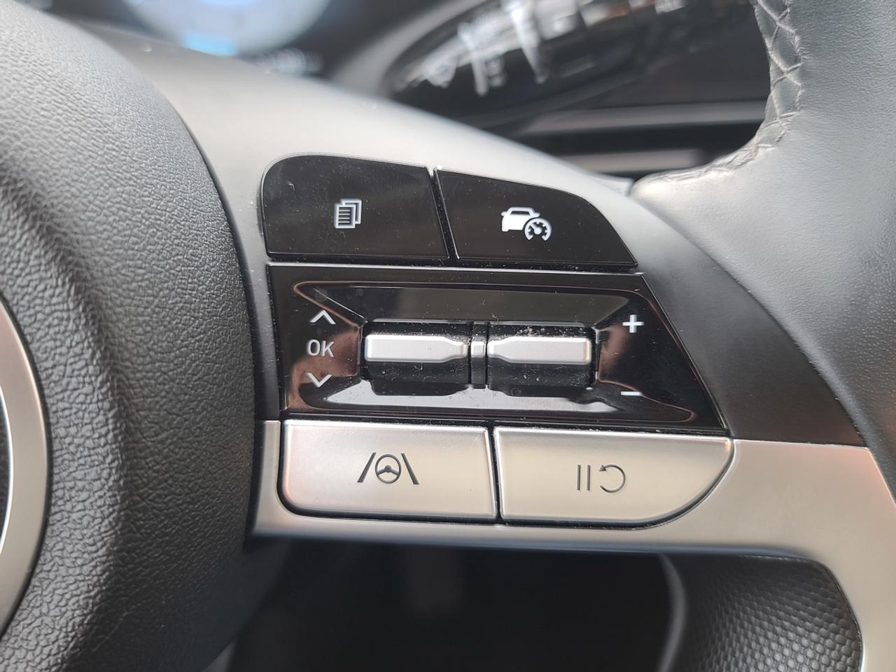 2025 Hyundai Elantra SEL Sport Photo